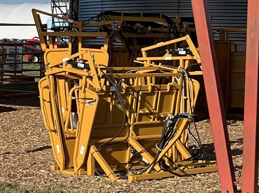 Hydraulic (HiQual) Calf Chute