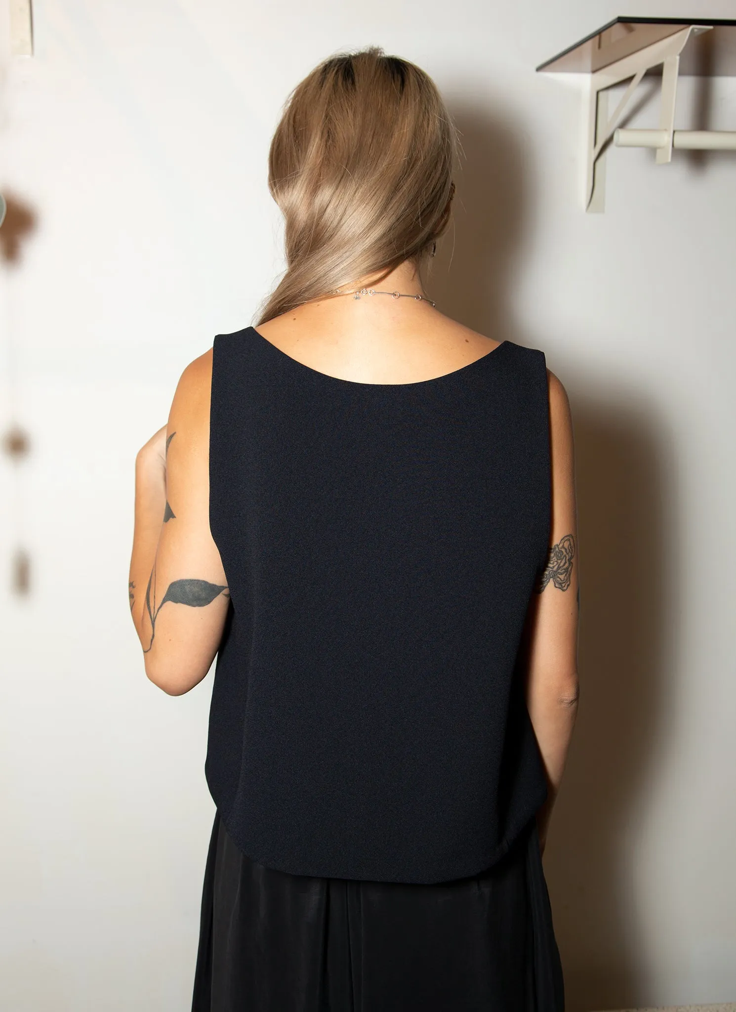 Rang Six-Panel Cropped Top - Black Blue