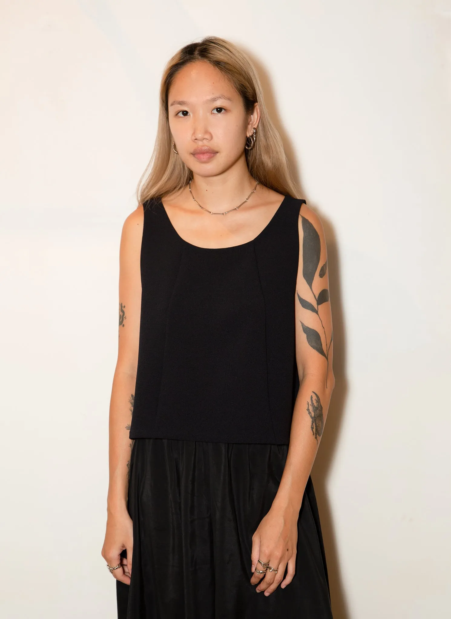Rang Six-Panel Cropped Top - Black Blue