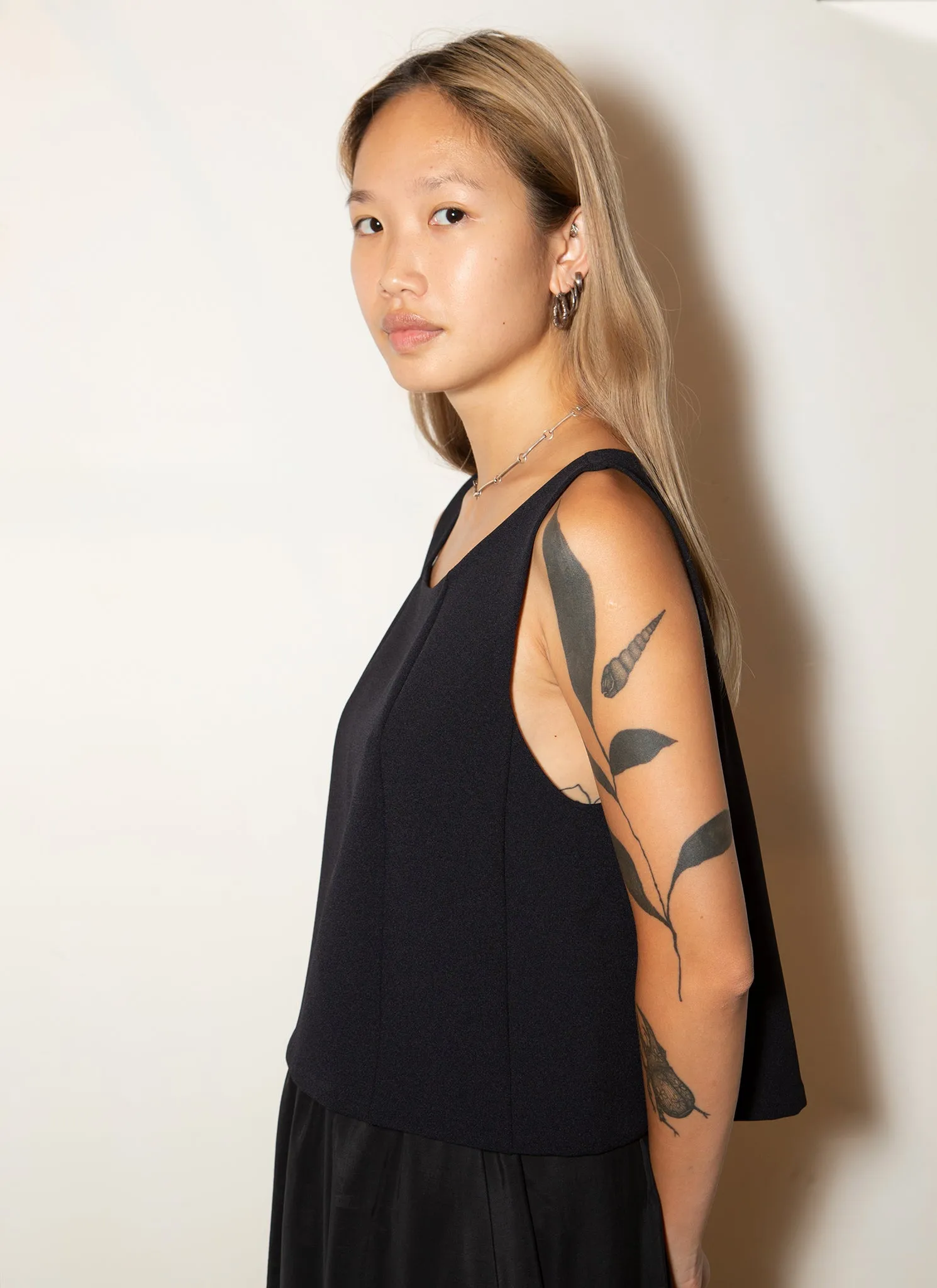 Rang Six-Panel Cropped Top - Black Blue