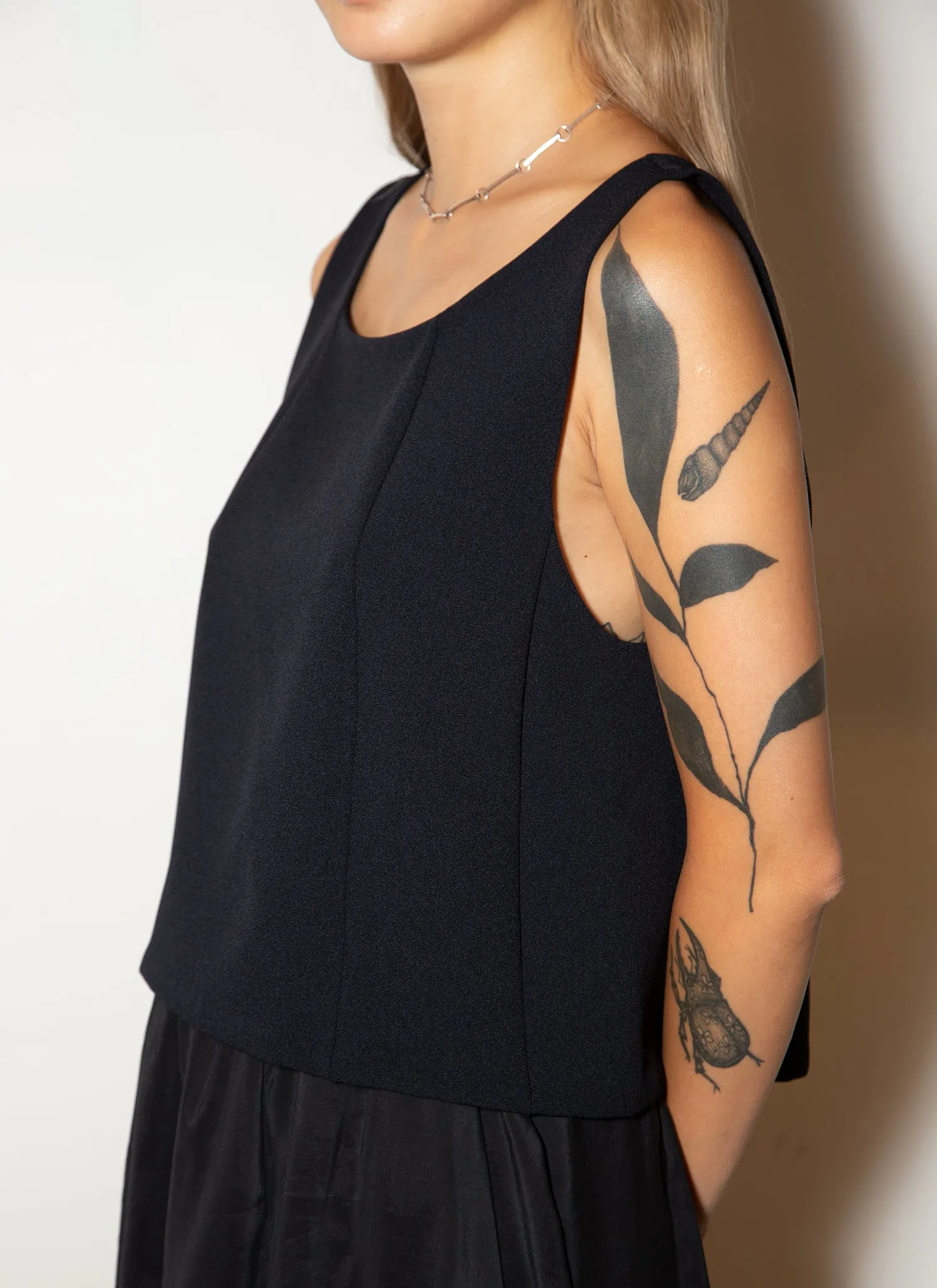 Rang Six-Panel Cropped Top - Black Blue