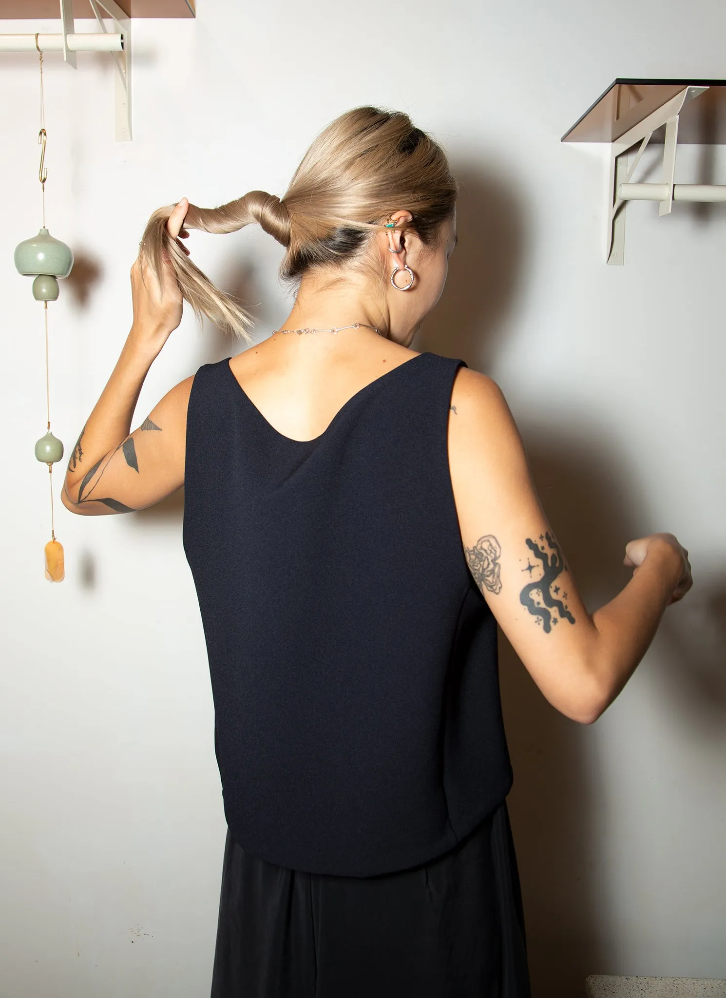 Rang Six-Panel Cropped Top - Black Blue