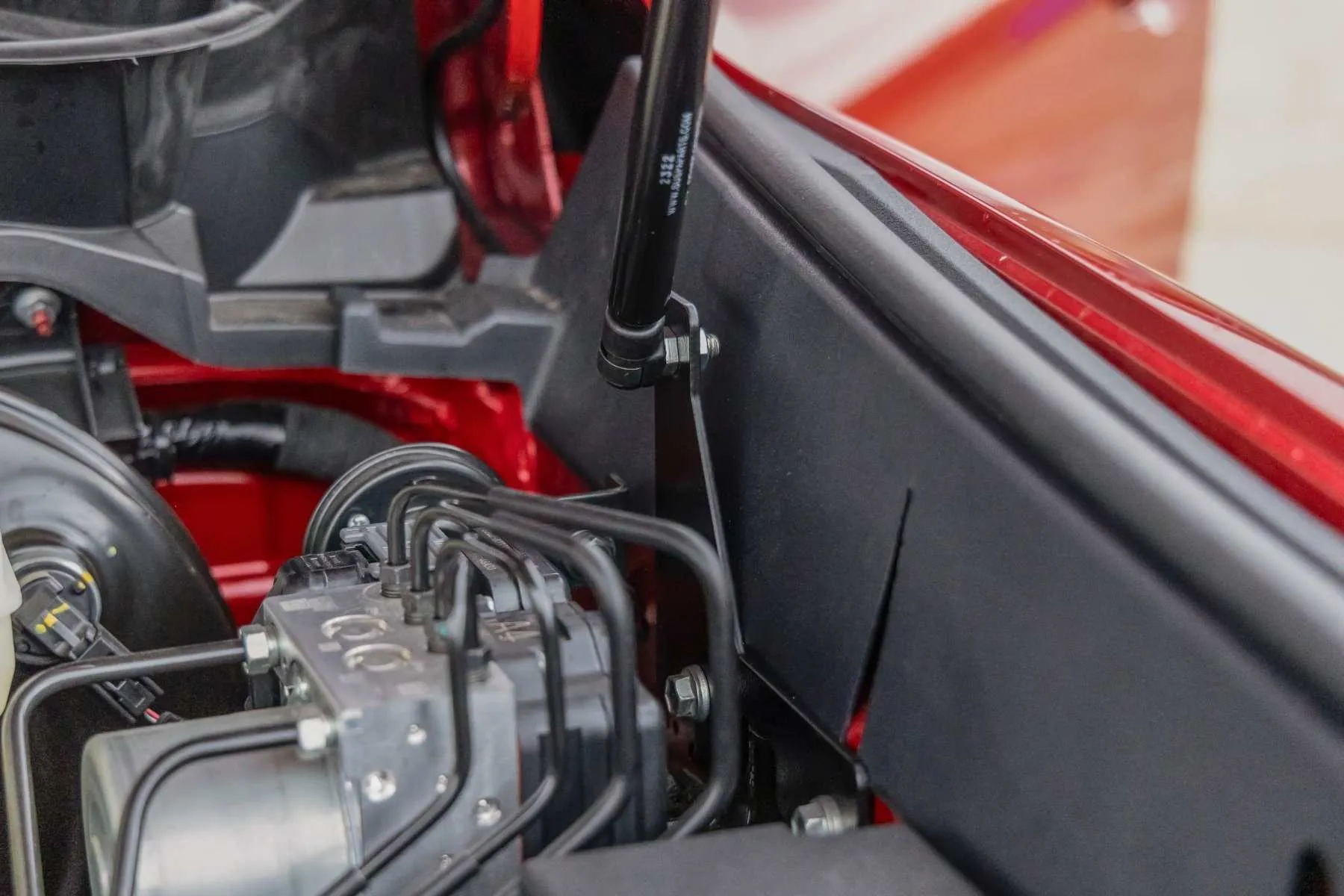 Rough Country Hydraulic Hood Struts | 2024  Toyota Tacoma