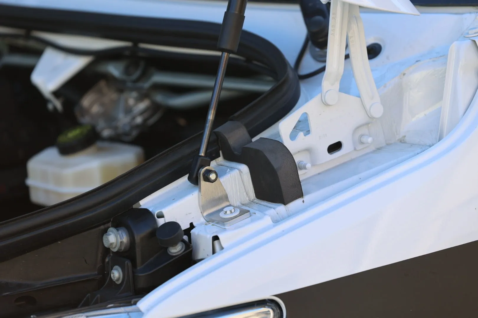 Sprinter Hood Strut Kit